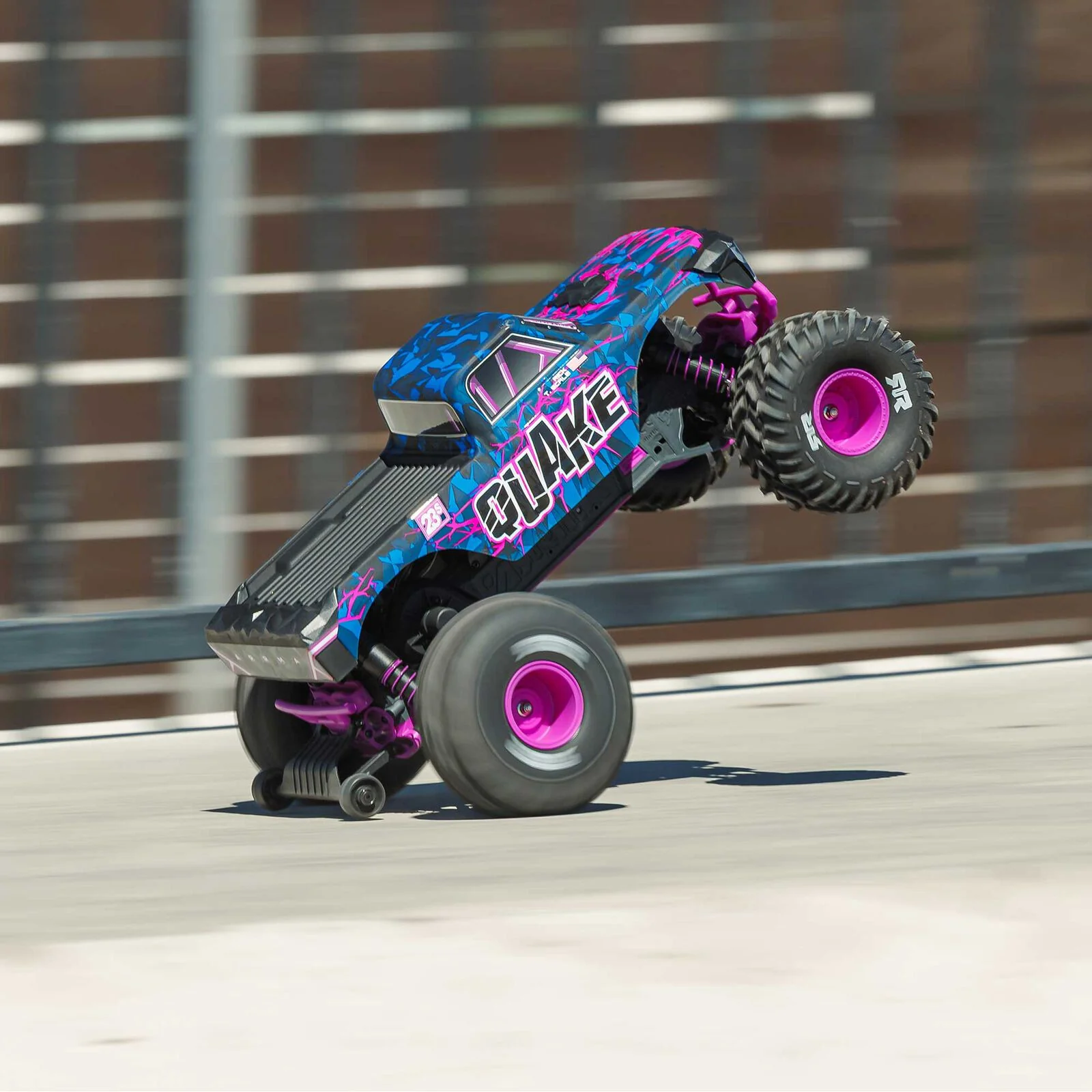 ARRMA 1/10 QUAKE 223S DSC 2WD RTR Brushless Monster Truck - Image 38