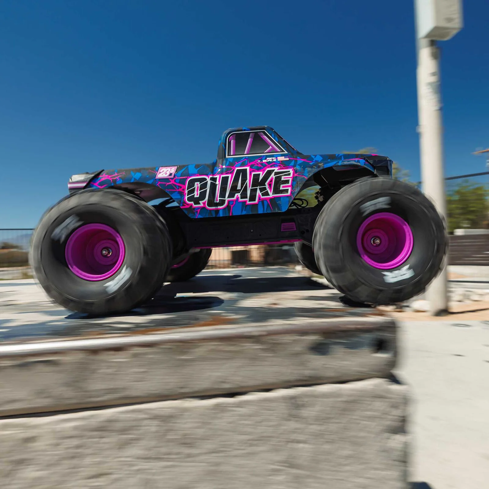 ARRMA 1/10 QUAKE 223S DSC 2WD RTR Brushless Monster Truck - Image 40