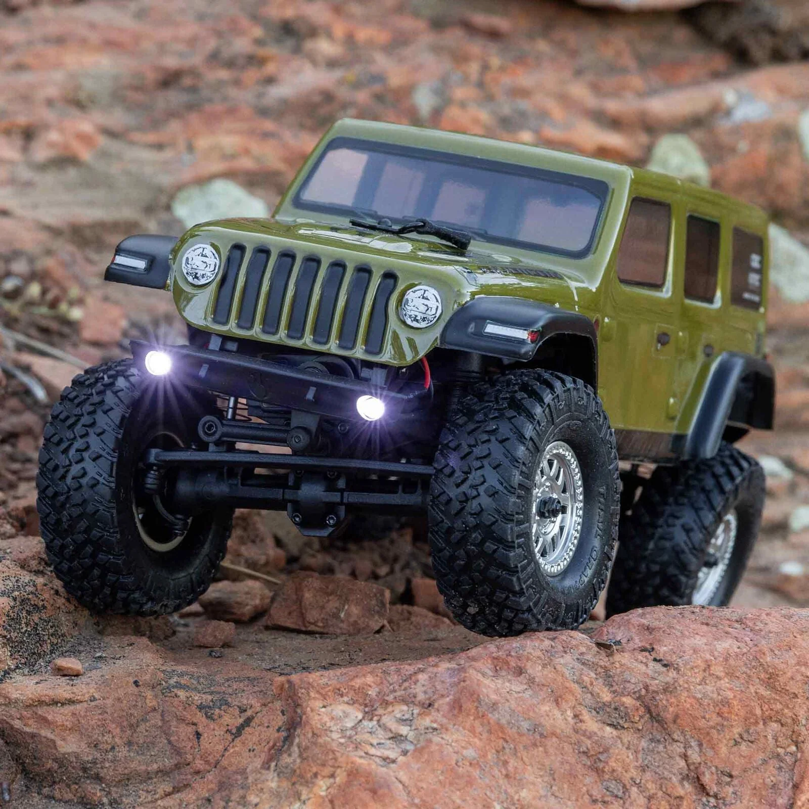 Axial 1/24 SCX24 Jeep Wrangler JLU 4X4 Rock Crawler Brushed RTR - Gray - Image 3