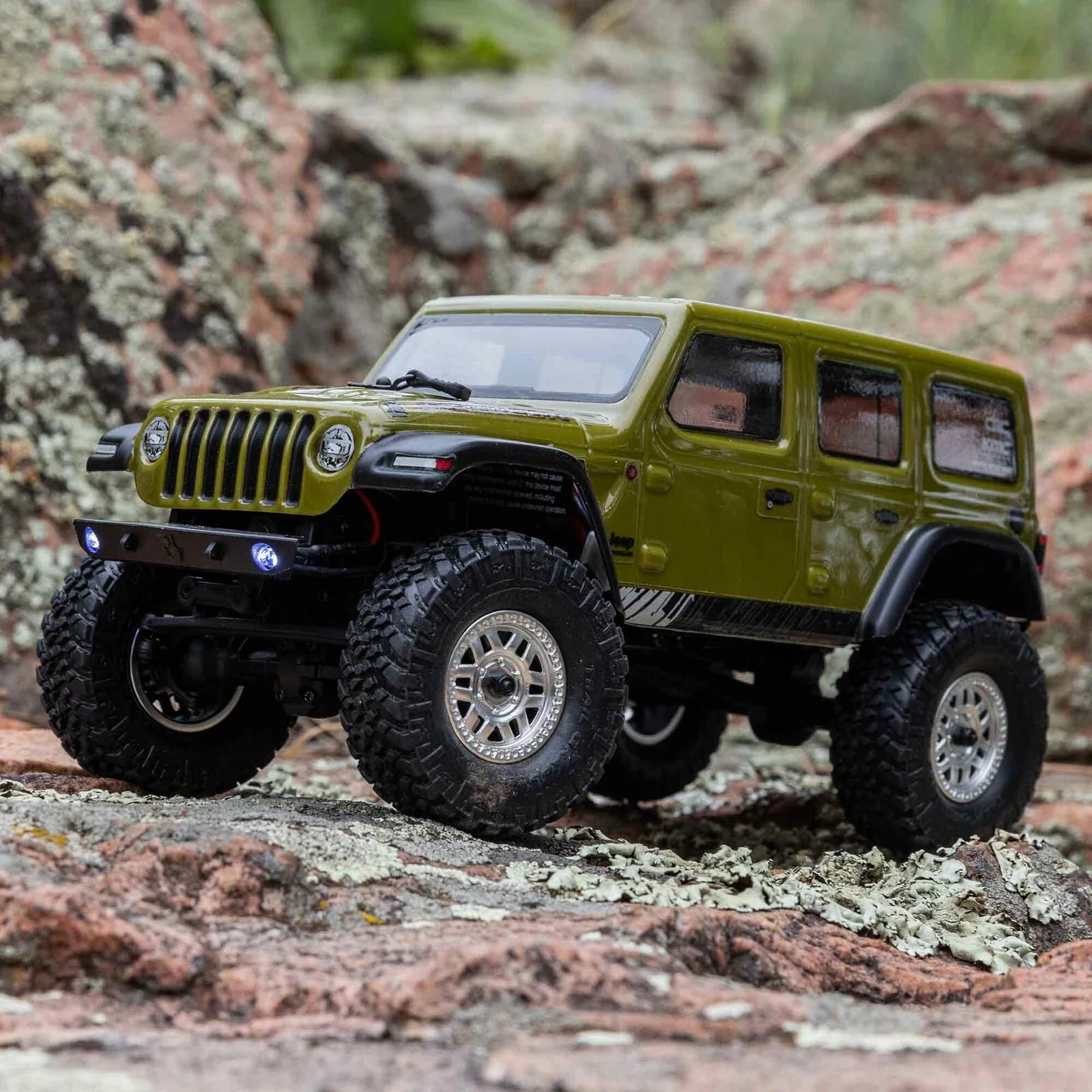 Axial 1/24 SCX24 Jeep Wrangler JLU 4X4 Rock Crawler Brushed RTR - Green - Image 17