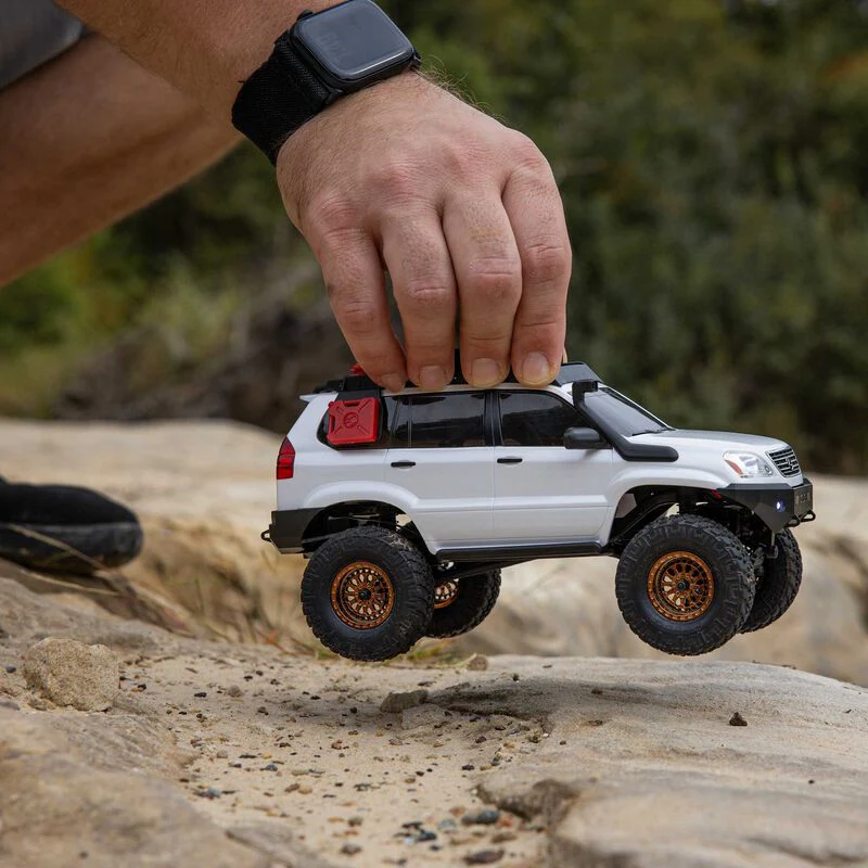 Axial 1/24 SCX24 Lexus GX 470 4X4 Rock Crawler RTR - White - Image 14