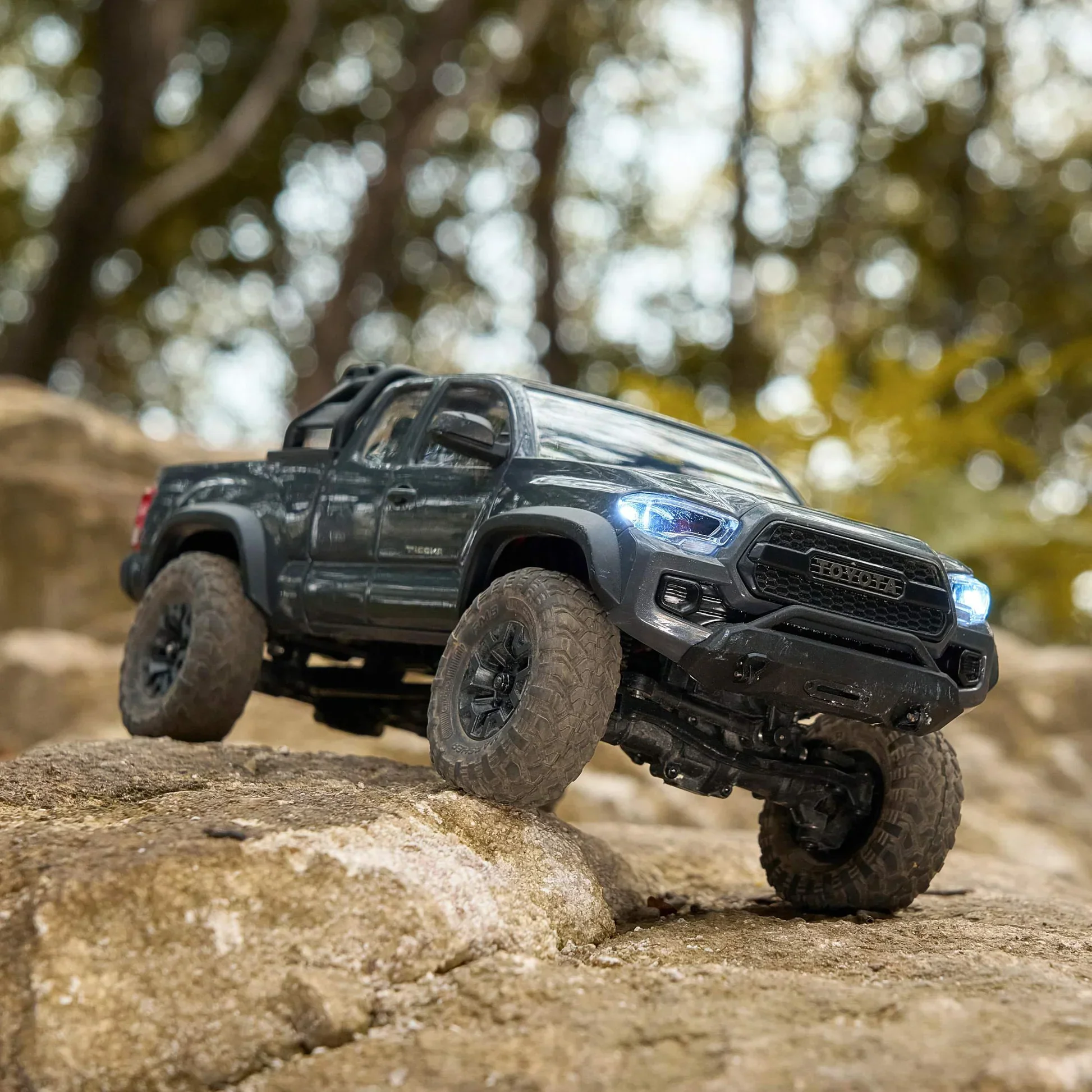 FMS 1:24 FCX24M Toyota Tacoma RTR - Image 15