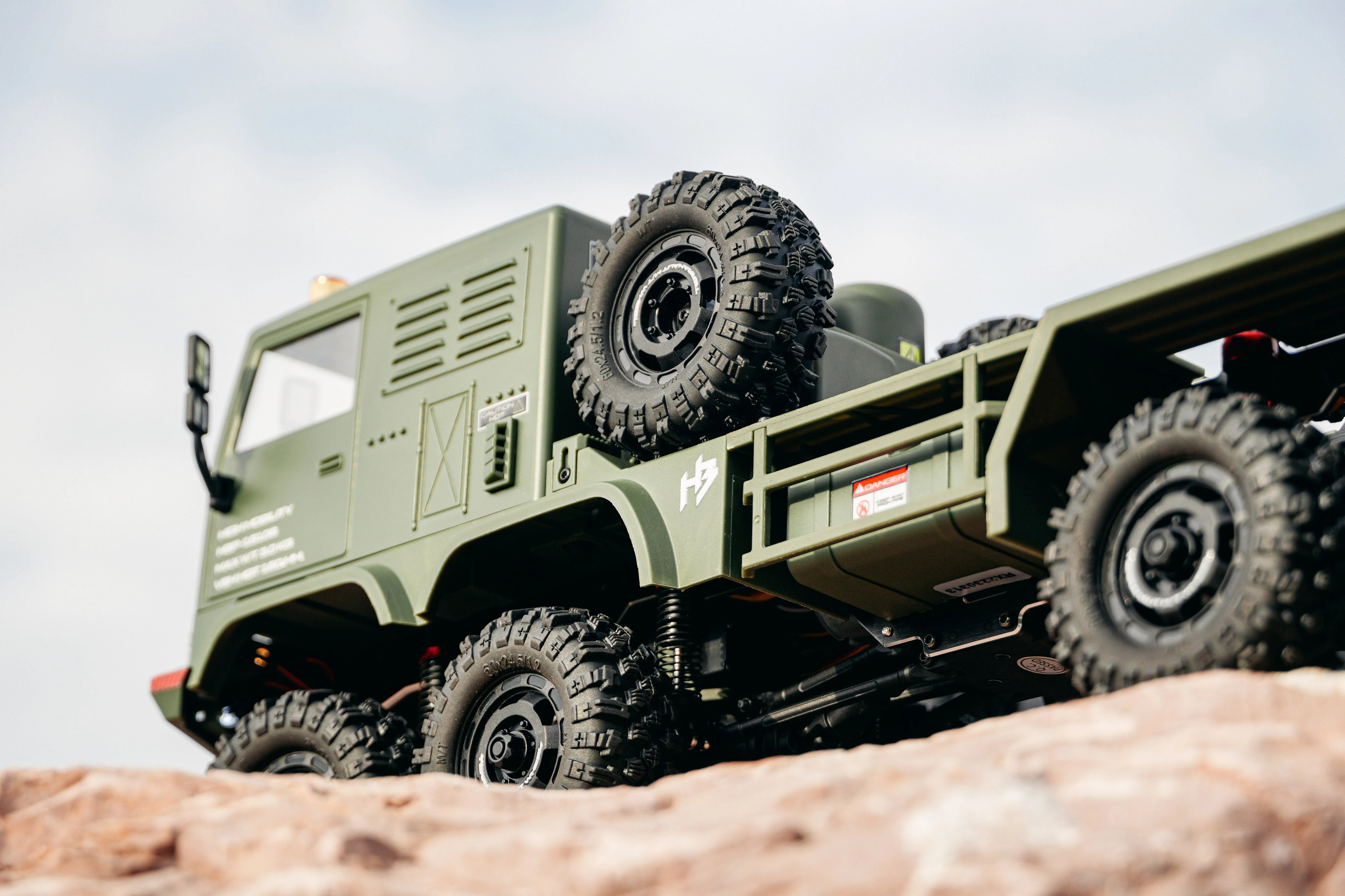 HobbyPlus CR-18P Terranaut 8X8 AWS RC Crawler - Image 41