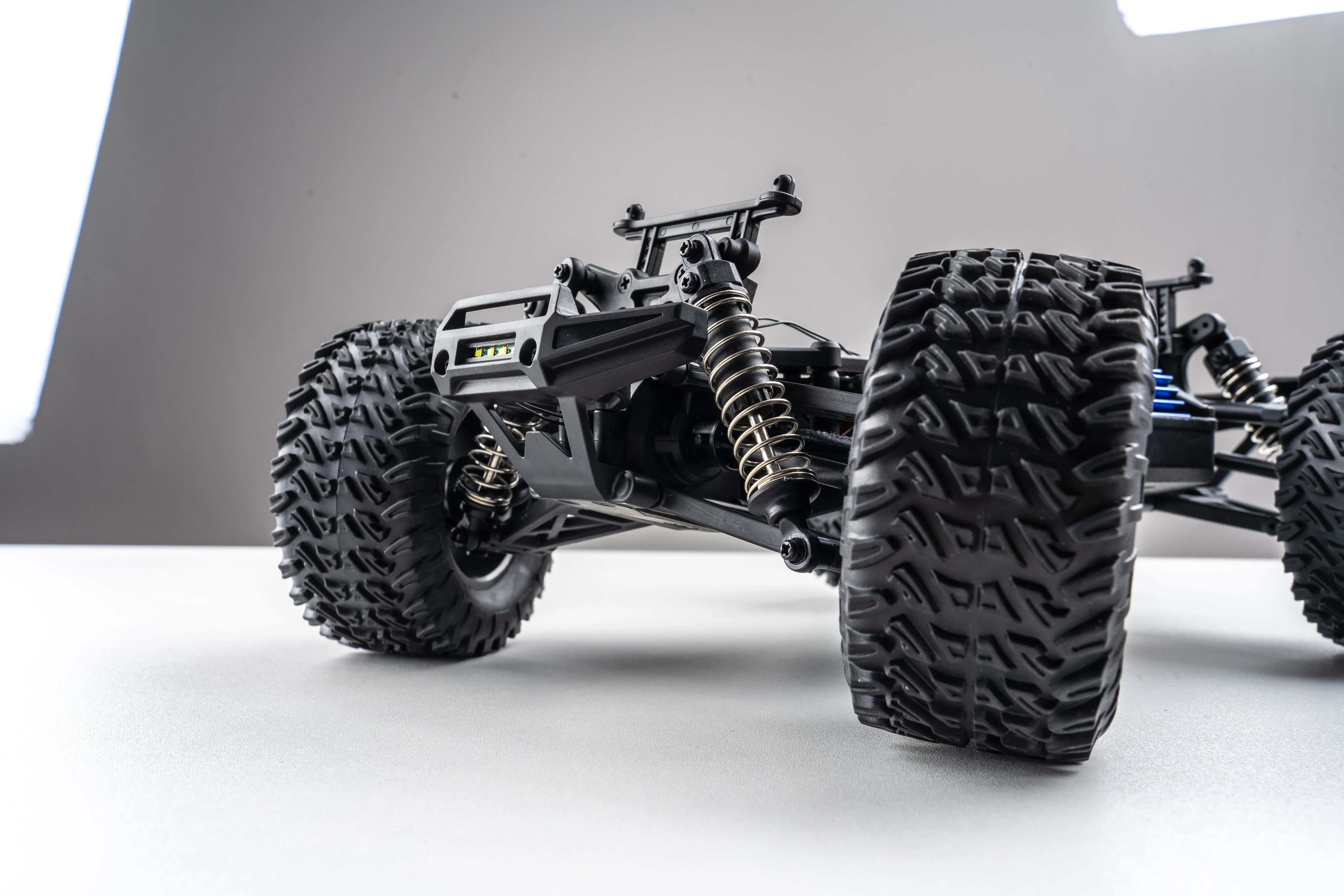 Mega RC 1/16 M-Titan Mini Monster 4x4 Truck RTR - Red - Image 9