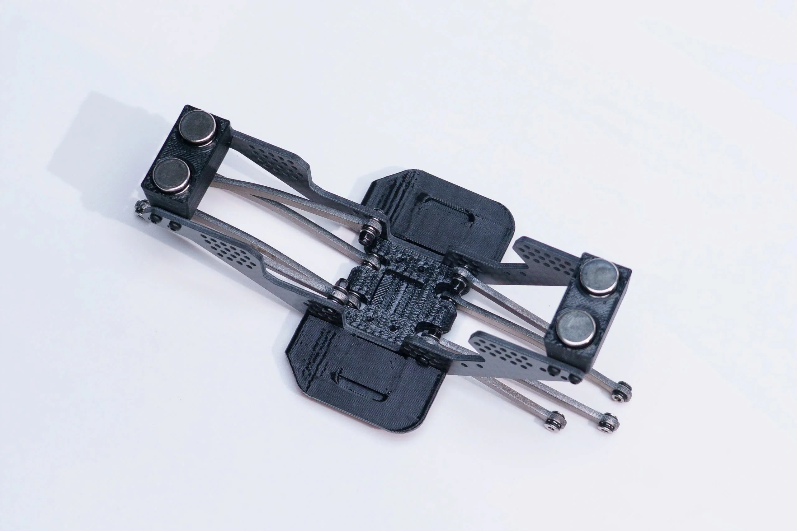 Tinker Time RC Trekker18 LCG Titanium Chassis - Ascent 18 - Image 3